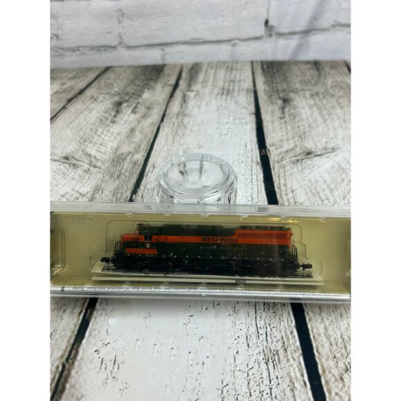 Spectrum 82752 Hustle Muscle Great Northern GE EMD SD-45 Locomotive N Scale - Picture 1 of 6